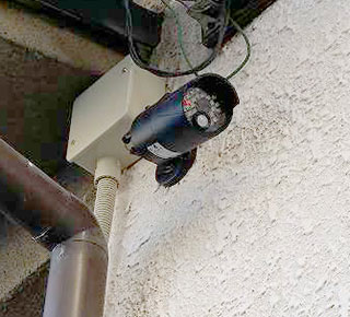 戸建壁面部に屋外用無線カメラを設置