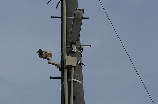 防犯カメラとLED防犯灯の設置1